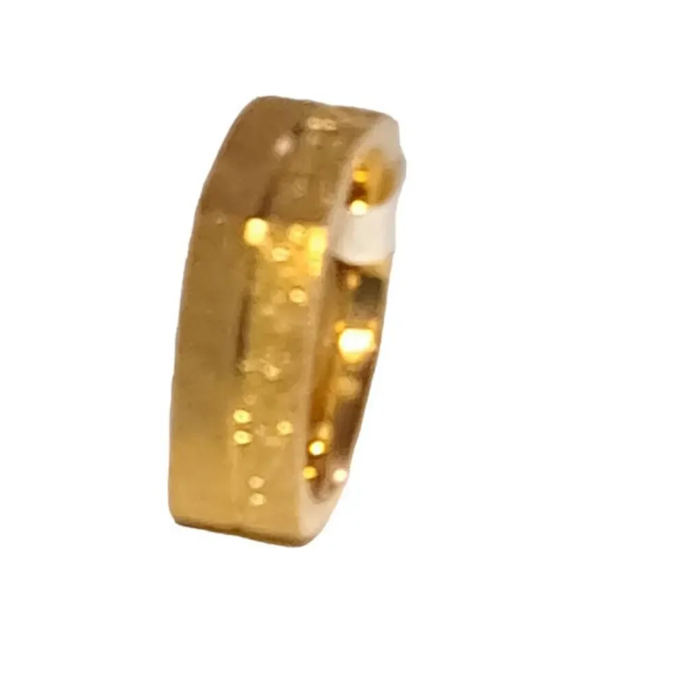 New‎ stainless steel gold toned ring size 10